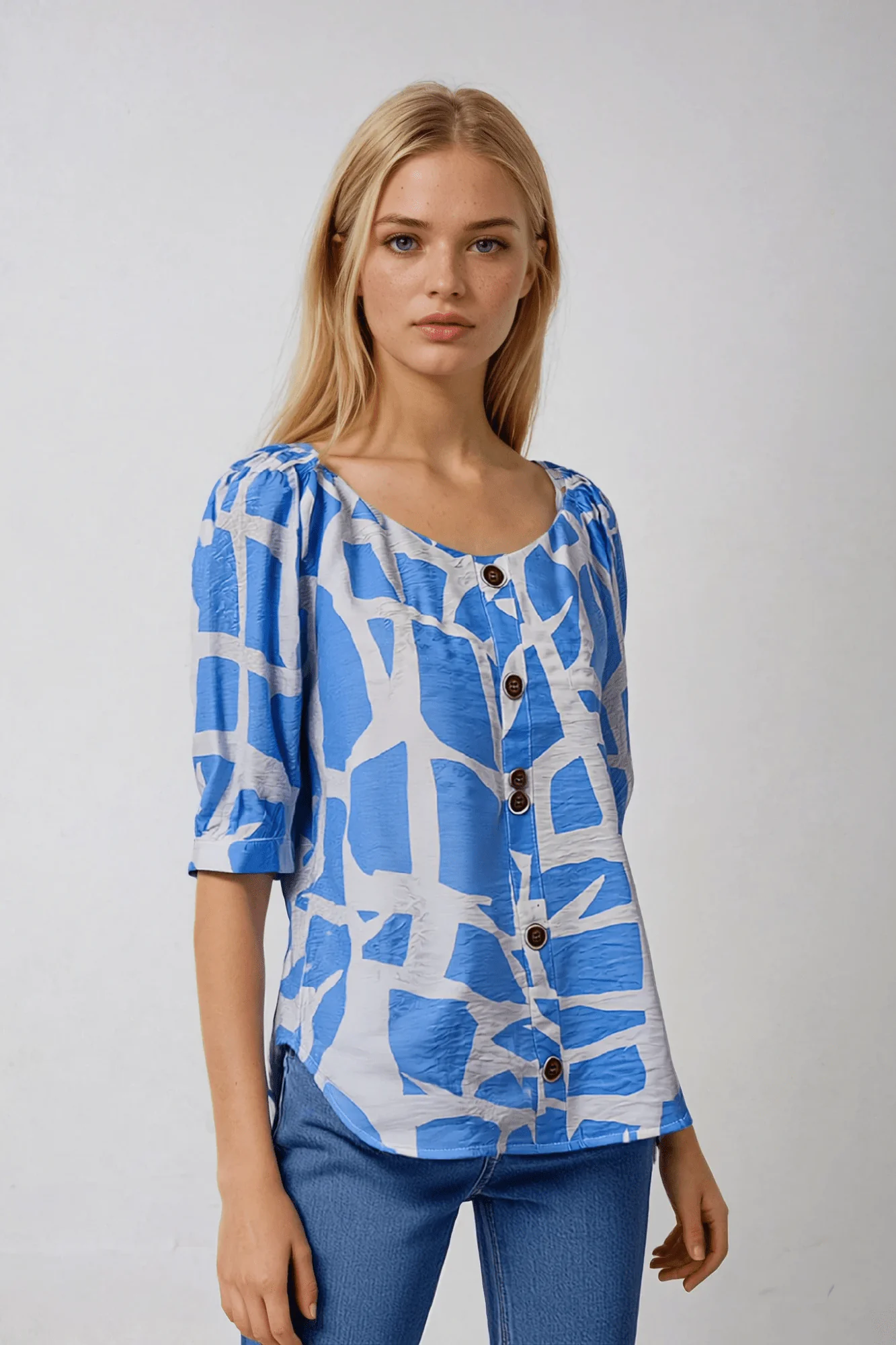 Blusa Estampada Celeste con Mangas Abullonadas – Chalis