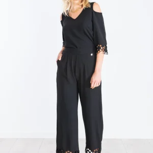 Pantalón Negro Pinzas con Bordado Calado LolitasyL